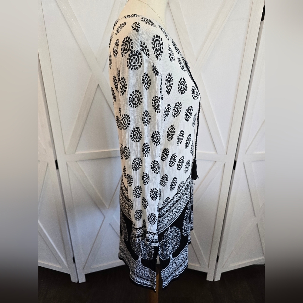 Cute Options - Women's Black & White Patterned Tunic - Picture 4 of 9